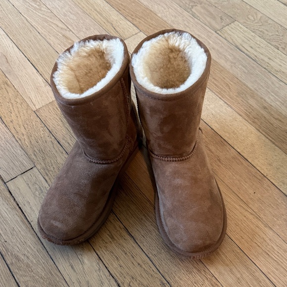 UGG Classic Short - Picture 3 of 6